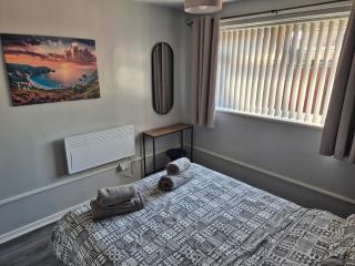 Self-contained 1 bedroom flat - 5