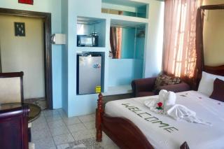 See Belize TRANQUIL Sea View Studio near Airport with Balcony, Infinity Pool & Deck - Belize City - 8