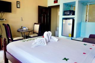 See Belize TRANQUIL Sea View Studio near Airport with Balcony, Infinity Pool & Deck - Belize City - 6