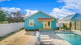 Sunshine House! 3BR 2BA Sleeps 9! Your perfect retreat for comfort and style - 2