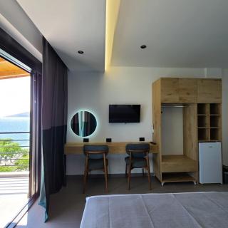 Sunset Boulevard Hotel - Qeparo - 4