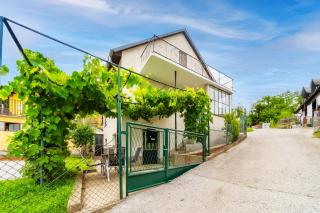 Family Friendly Apartment With Parking - Happy Rentals - Zagabria - 0