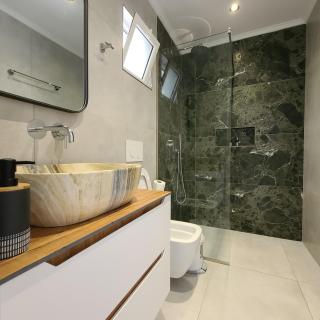 Sunset Boulevard Hotel - Qeparo - 6