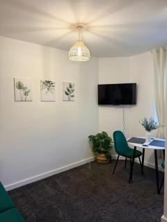 Zelena Luxurious Apartment, Private Parking, Fast Wi-Fi, Self Check-In Anytime Perfect For Late Arrivals, 5 Minutes to Old Trafford Stadium - Manchester - 3