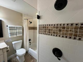 Highly Upgraded, 5 Bed, 45 ba, New Pool w/Jacuzzi, 1/2 mile walk to Disney - Anaheim - 9
