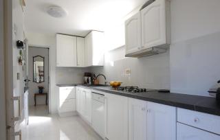 3 Bedroom Cozy Home In Slatine - 9