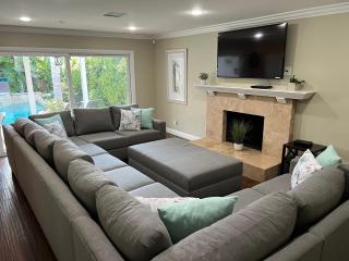 Highly Upgraded, 5 Bed, 45 ba, New Pool w/Jacuzzi, 1/2 mile walk to Disney - Anaheim - 5