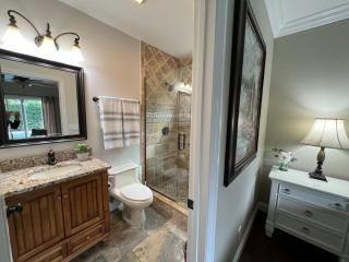 Highly Upgraded, 5 Bed, 45 ba, New Pool w/Jacuzzi, 1/2 mile walk to Disney - Anaheim - 4
