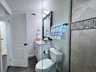 Incredible 5 Bedroom, 4 Bath, Rock Pool & Jacuzzi Home, 1/2 Mile Walk To Disney - Anaheim - 6