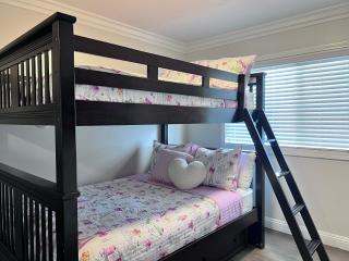 Fabulous 6 bedroom (3 master suites), 4 bath pool w/Jacuzzi home - Orange - 8