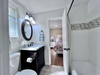 Snazzy 6 Bedroom 3 bath pool home 1/2 mile walk to Disney - Anaheim - 7