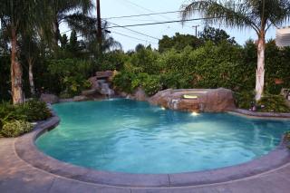 Incredible 5 Bedroom, 4 Bath, Rock Pool & Jacuzzi Home, 1/2 Mile Walk To Disney - Anaheim - 2