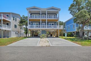 Bluebonnet Bungalow - Oak Island - 0