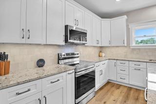 Bluebonnet Bungalow - Oak Island - 6