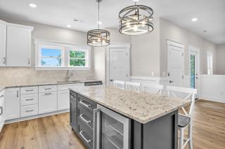 Bluebonnet Bungalow - Oak Island - 5