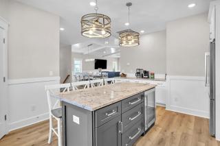 Bluebonnet Bungalow - Oak Island - 4