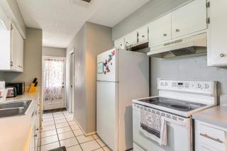 7 Mi to Beach Cozy Home with Yard in Englewood! - Englewood - 3