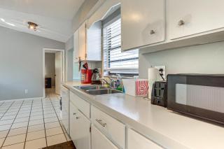 7 Mi to Beach Cozy Home with Yard in Englewood! - Englewood - 2