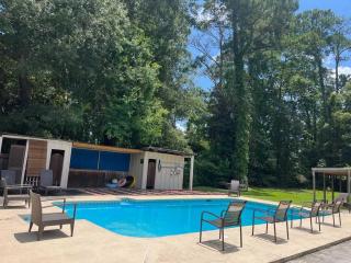 Private Pool & Fenced Yard - Sassy in the Sun - Savannah - 9
