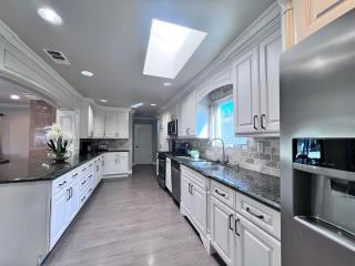 Fabulous 6 bedroom (3 master suites), 4 bath pool w/Jacuzzi home - Orange - 7