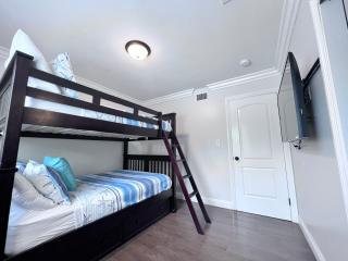 Fabulous 6 bedroom (3 master suites), 4 bath pool w/Jacuzzi home - Orange - 5