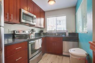 Manhattan Shores 2 - 4