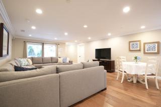 Upscale 6 Bed, 5 Ba, New Pool W/Jacuzzi, 1/2 Mile Walk to Disney - Anaheim - 2
