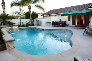 Snazzy 6 Bedroom 3 bath pool home 1/2 mile walk to Disney - Anaheim - 1