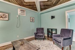 Pool House! Sweet Sunny Retreat- House 2 - Savannah - 3