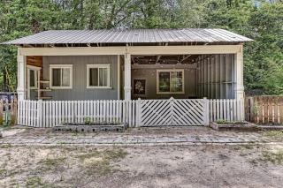 Pool House! Sweet Sunny Retreat- House 2 - Savannah - 2