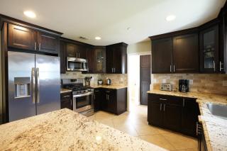 Awesome 4 Bedroom, 3 1/2 Bath Home 1/2 Mile Walk To Disney - Anaheim - 4
