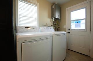 Awesome 4 Bedroom, 3 1/2 Bath Home 1/2 Mile Walk To Disney - Anaheim - 3