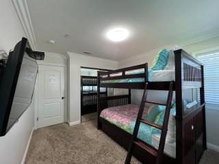 Awesome 4 Bedroom, 3 1/2 Bath Home 1/2 Mile Walk To Disney - Anaheim - 2