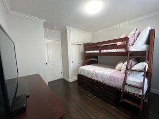 Gorgeous Pool Home 1/2 Mile Walk to Disney - Anaheim - 7