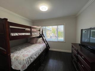 Gorgeous Pool Home 1/2 Mile Walk to Disney - Anaheim - 6