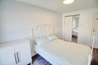 Beautiful 2nd floor Bedroom - Vaughan - 7