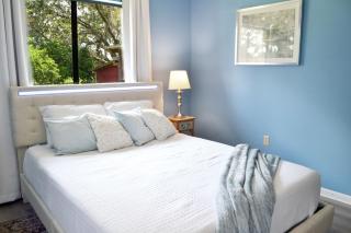 Relaxing Country Farmhouse with Hot Tub Sleeps 10 - 0