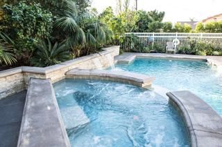 Sensational 6 Bedroom 4 Bathroom Pool Home (3 Master Bedrooms W/bathrooms) - Anaheim - 7