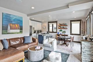 Dual Unit Mountain Retreat, 4BR, Prime Location, Sleeps 10, Historic Charm & Modern Luxury, Steps to Main St! - 6