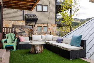 Gorgeous Views for 4, 5 Min to Base, Full Kitchen, 2 Beautiful Patios, Restaurants Nearby - 9