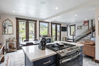 Gorgeous Views for 4, 5 Min to Base, Full Kitchen, 2 Beautiful Patios, Restaurants Nearby - Park City - 6