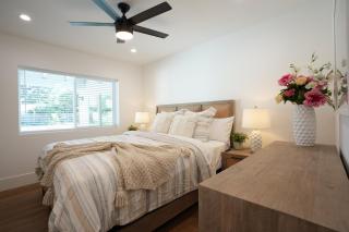 4 bedroom, 2 bathrooms - 8