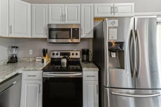 Near Downtown, Parks, Dining! Laid-Back on Leghorn - Savannah - 3