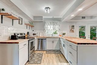 Near Downtown w Pool! Oatland Island Escape - 9