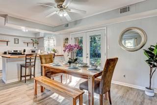 Near Downtown w Pool! Oatland Island Escape - 1