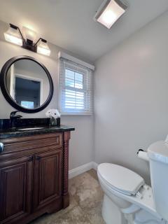 Swanky 5 bedroom 45 bath home (3 Master Suites) - Anaheim - 6