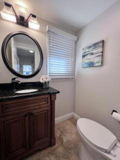 Swanky 5 bedroom 45 bath home (3 Master Suites) - Anaheim - 2