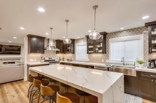 Gorgeous Upgraded 5 Bedroom & 4 Bath Home with Jacuzzi - Orange - 4