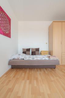 Team Flat & Urban Family Comfort - HomeBase with a Castle view - 3