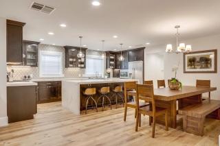 Gorgeous Upgraded 5 Bedroom & 4 Bath Home with Jacuzzi - Orange - 1